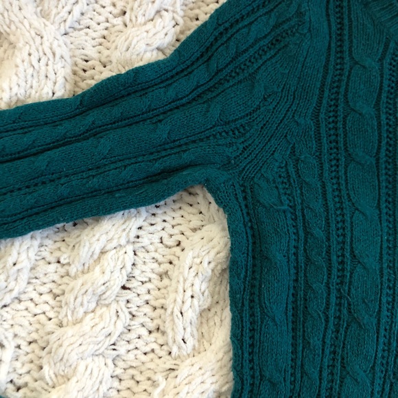 American Eagle // Emerald Green Sweater - Picture 3 of 4